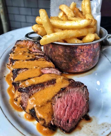 Food | Tasty | Recipe on Instagram: “Steak Frites and Peppercorn Sauce! Omg! 🤤 Follow us @MOUTHWATERFOOD for more Food❣️ 📷: @ariandthefoodie Tag a Hungry Friend!👇 . #steakfries…” Meat Diet, Steak Frites, Foodie Recipes, Food Presentation, Food Obsession, Cafe Food, Pretty Food, Food Cravings, I Love Food