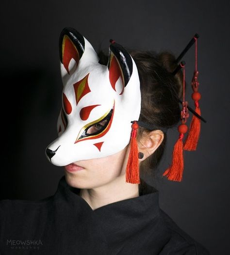 Mascara Oni, Japanese Fox, Kitsune Mask, Mask Drawing, Japanese Mask, Fox Mask, 일본 패션, Cool Masks, Cat Mask