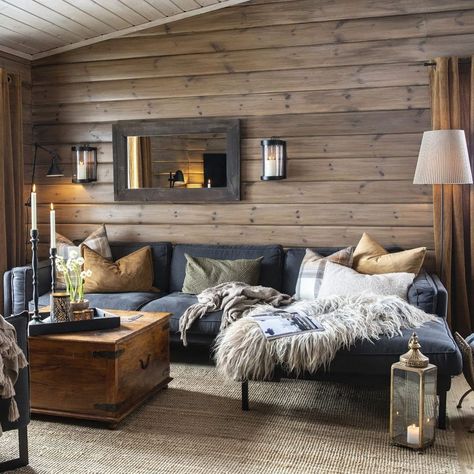 25 Cozy And Rustic Cabin Decor Ideas You Should See Modern Cabin Aesthetic, Cabin Decor Ideas, Airbnb Cabin, Minimalist Cabin, Charm Aesthetic, Modern Wooden House, House Coastal, Contemporary Cabin, Wooden House Design