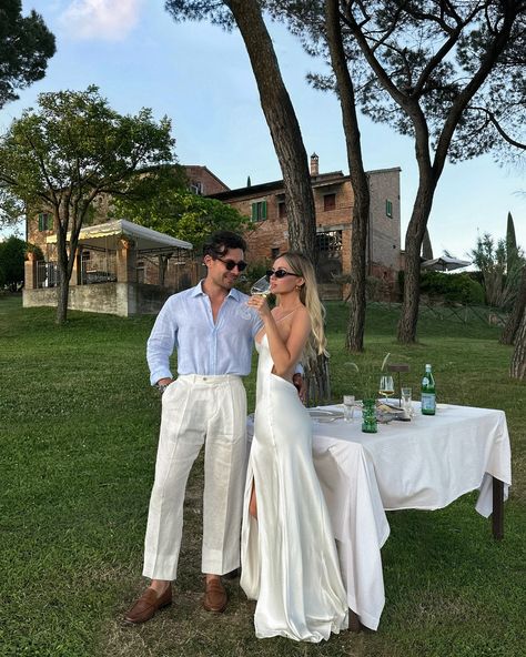 Old Money Couple Outfits, Rich Couples Luxury, Old Money Couple, Money Couple, Rich Couple, Luxury Lifestyle Couple, Dinner Date Outfits, Elegant Couple, Couples Vibe