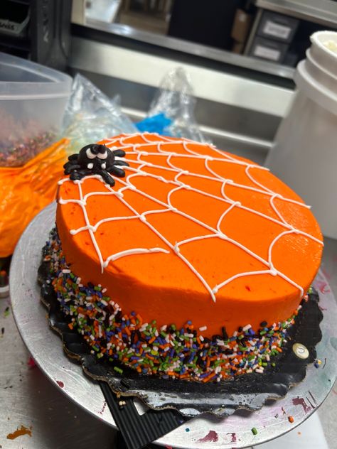 Spider Web Birthday Cake, Halloween Spider Cake Ideas, Black Cat Cake Ideas, Square Halloween Cakes, Pumpkin Themed Birthday Cake, Halloween Cake Simple, Easy Halloween Cake Ideas, Chocolate Halloween Cake, Cute Halloween Cakes Simple