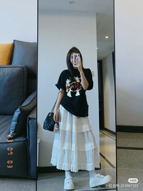 Style Nanda Outfits, Korean Outfit Inspo Casual, White Maxi Skirt Outfit Summer Casual, Conservative Summer Outfit, Modest Girly Outfits, Conservative Fashion, Modesty Outfits, Casual College Outfits, Maxi Skirt Outfits