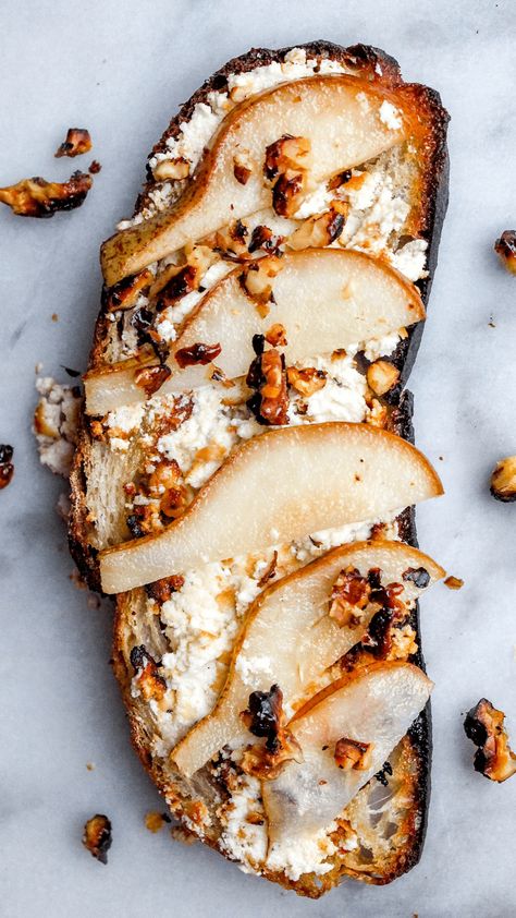 Baked goat cheese and pear toast with hot honey candied walnuts - bon abbetit Pear Toast, Goats Cheese Flatbread, Sweet Toast, Fancy Toast, Great Lunch Ideas, Cheese Toast Recipe, Baked Goat Cheese, Honey Candy, Goat Cheese Recipes