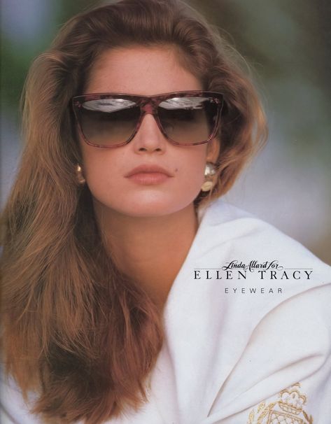 80s Sunglasses, Runway Fashion Couture, 90s Supermodels, Vogue Us, 90s Hairstyles, Power Dressing, Kaia Gerber, Photography Poses Women, Cindy Crawford