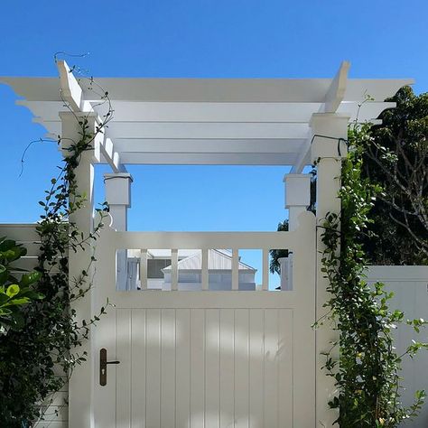 K Giumelli ~ Hamptons On Haven on Instagram: "Finally I received my house sign which I have placed on the entry gate... take a look >>>>>>>>>>>> #hamptonsonhaven #hamptonshome #hamptonsstyle #entry #entrygate #frontyard" White Arbor With Gate, Hampton Front Yard, Garden Entry Gate, Fences And Gates Front Yard, Coastal Queenslander, Hampton Fence, Hamptons Entry, Hamptons Style Exterior, Beach Bungalow Exterior