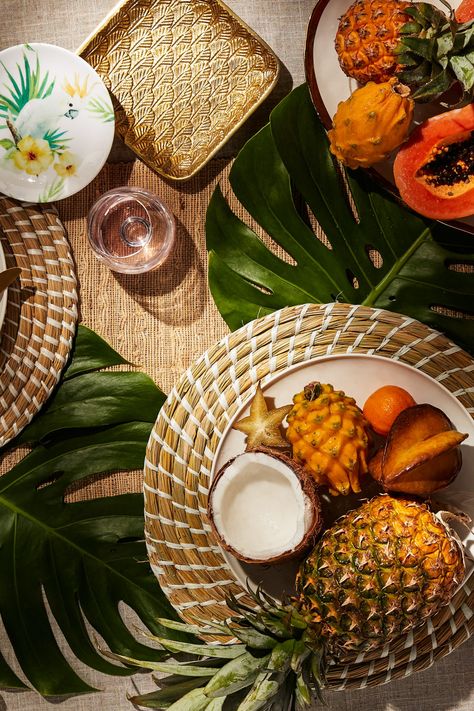 Jungle Dinner Party, Tropical Set Design, Tropical Food Photography, Tropical Product Photography, Jungle Kitchen, Jungle Food, Tropical Dinner, Mojo Chicken, Tropical Photography