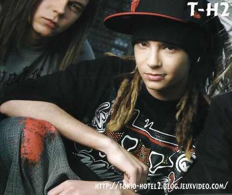 Tom Kaulitz 2000s, 2000s Boys, King Tom, Boy Pics, Tom Love, Kaulitz Twins, Baby Toms, Georg Listing, Early 2000s Fashion