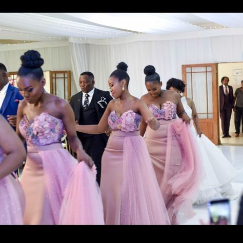 Gorgeous Bridesmaid Dresses For A Perfect Look In SA Bridesmaid Dresses African Style, Bridesmaid Dresses African, Braids Maid Dresses, African Bridesmaids, African Bridesmaid Dresses, Gorgeous Bridesmaid Dresses, African Wedding Attire, Dresses African, Aline Wedding Dress