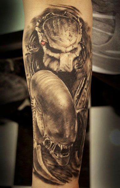 Predator Tattoo, Worlds Best Tattoos, Movie Tattoo, Art Alien, Movie Tattoos, Alien Tattoo, World Tattoo, Horror Tattoo, Alien Vs Predator