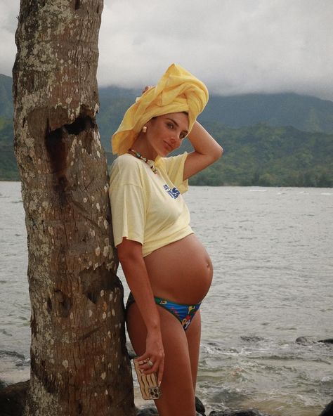 Vacation Mode 🍌💛 | Instagram Tezza Barton, Pregnacy Fashion, Summer Pregnancy Outfits, Maternity Photography Poses Pregnancy Pics, Happy Pregnancy, Pretty Pregnant, Cute Maternity Outfits, Maternity Photography Poses, Beach Maternity