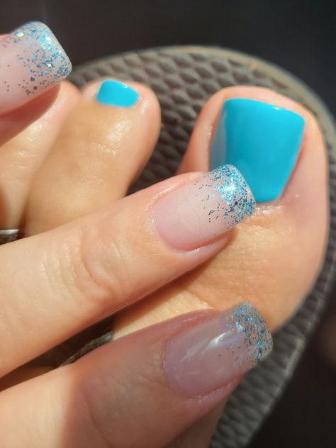 Teal Glitter Ombre Nails, Teal Wedding Nails For Bride, Nails For Teal Dress, Short Cruise Nails, Ombre Nails Teal, Teal Toenails, Gel Nails Teal, Teal Pedicure, White And Teal Nails