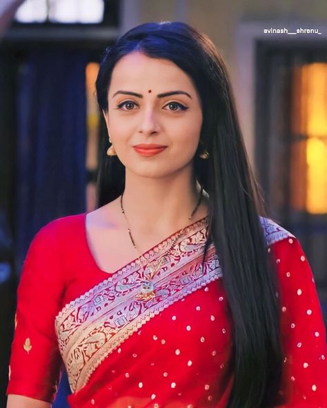 Shrenu Parikh In Saree, Bridal Hair Decorations, Shrenu Parikh, Latest Bridal Blouse Designs, Aadhar Card, Bollywood Outfits, Tv Streaming, Face Sketch, Saree Photoshoot