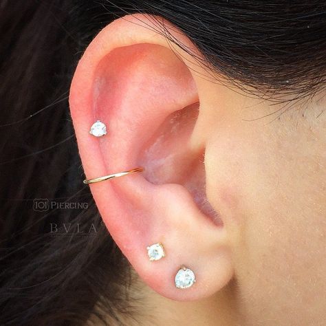 Piercing Orbital, Orbital Piercing, Piercing Septum, Cute Ear Piercings, Cute Piercings, Geode Earrings, Conch Piercing, Cartilage Piercing, Emerald Earrings