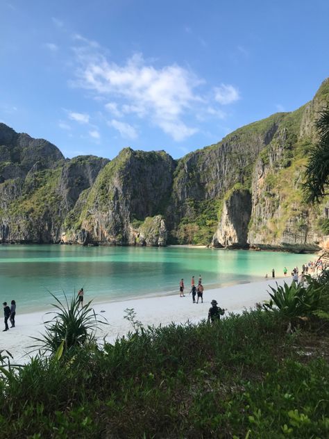 Maya Bay, Thailand 🇹🇭 Maya Bay Thailand, Maya Bay, Vientiane, Dream Travel Destinations, Pretty Places, Travel Inspo, Hanoi, Dream Destinations, Asia Travel