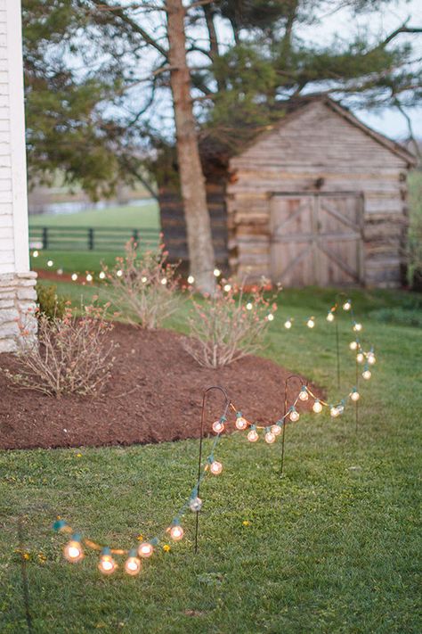 Get all the backyard wedding inspo you need here! Photo: Conrhod Zonio Photography Backyard Wedding Photography, Backyard Wedding Decorations, Diy Outdoor Weddings, Deco Champetre, Lighting Outdoor, Wonderland Wedding, Dream Backyard, Wedding Aisle, Wedding Lights