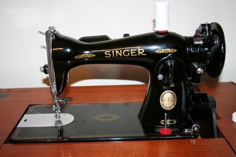 Singer 15-91 Sewing Machine History, Vintage Homemaker, Sewing Images, Sewing Machine Vintage, White Sewing Machine, Ethiopian Dress, Sewing Cabinet, Vintage Singer, Art Deco Cabinet