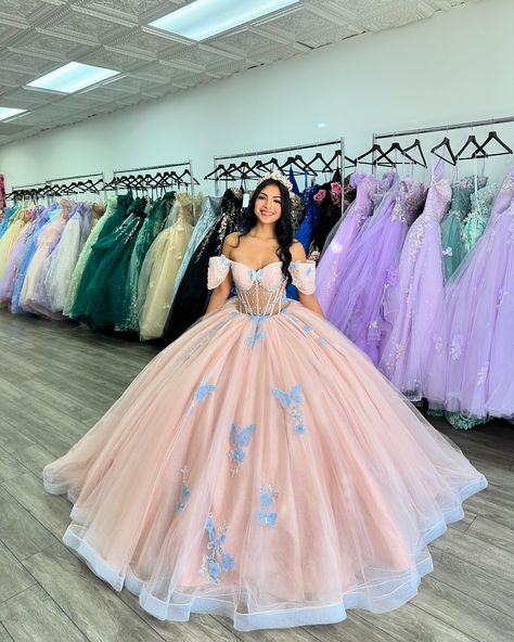 ✨ . . . . . . . #misquinceaños #misquince #mis15años #quinces Corset Quinceanera Dresses, Quince Stuff, Quinceañera Dresses, Prom Dresses For Sale, Quinceanera Dress, Gown Prom, Ball Gowns Prom, Quinceanera Dresses, Peach Pink