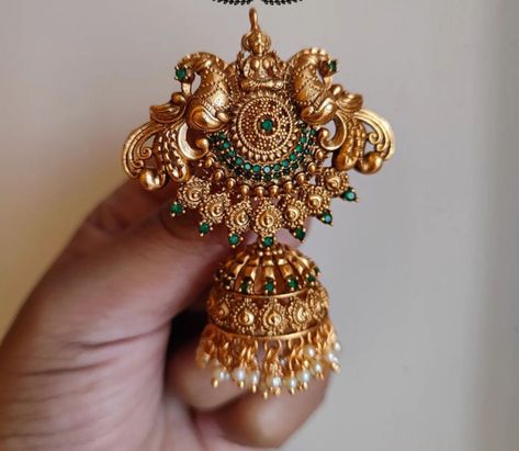 Bridal Jhumkas Gold, Earings Design Gold Indian Jhumka, Antique Earrings Jhumka, Jumka Gold Designs, Jumkas Antiques, Jhumki Designs Gold, Jumkas Gold, Antique Temple Jewellery, Temple Jewellery Jhumkas