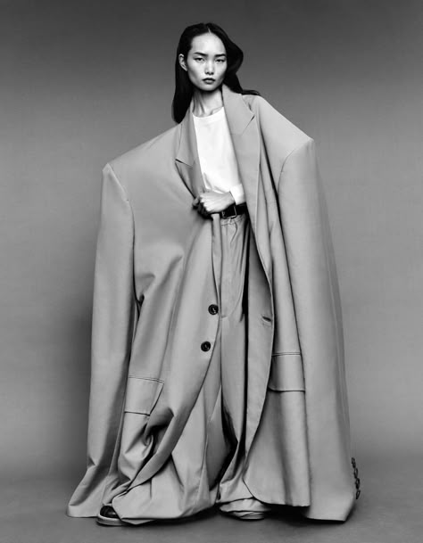 Tailoring Aesthetic, Fashion Deconstruction, Minimalist Fashion Photography, Oversize Fashion, Creation Couture, Insta Models, Dark Fashion, Marie Claire, Fashion Sketches