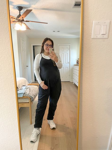 The best of comfort and style with this jumpsuit Pregnancy Jumpsuit Outfit, Maternity Jumpsuit Outfit, Maternity Jumpsuit, Pregnancy Pillow, Pregnancy Style, Jumpsuit Outfit, Maternity Outfits, Office Essentials, Maternity Style