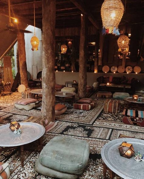 Arabic Cafe Interior, Desi Cafe Design, Persian Cafe Interior, Moroccan Cafe Design, Morocco Coffee Shop, Sisha Bar Design, Middle Eastern Cafe Interior, Middle Eastern Coffee Shop, Bedouin Restaurant