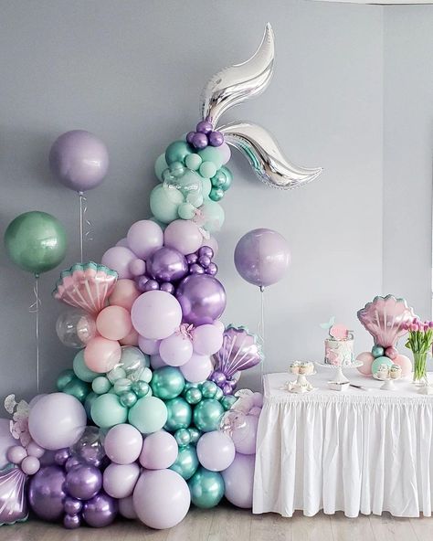 Mermaid Balloon Garland, Mermaid Baby Shower Theme, Mermaid Balloons, Mermaid Birthday Party Decorations, Mermaid Theme Birthday Party, Balloon Garland Diy, 5th Birthday Party Ideas, Sea Mermaid, Mermaid Theme Party