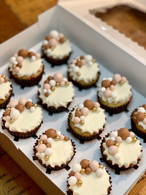 Bear Gender Reveal Cupcakes, Teddy Bear Themed Cupcakes, We Can Barely Wait Cupcakes, Bear Cupcakes Baby Shower Teddy, Bearly Wait Cupcakes, Gender Neutral Cupcake Ideas, We Can Bearly Wait Cupcakes, Teddy Bear Cupcakes Ideas, Bear Cupcakes Ideas