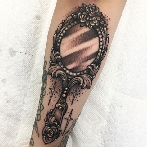 Vintage Mirror Tattoo, Mirror Tattoo, Mirror Tattoos, Mystical Tattoos, Fantasy Tattoos, Snake Tattoo, Vintage Tattoo, Tattoo Design Drawings, Piercing Tattoo