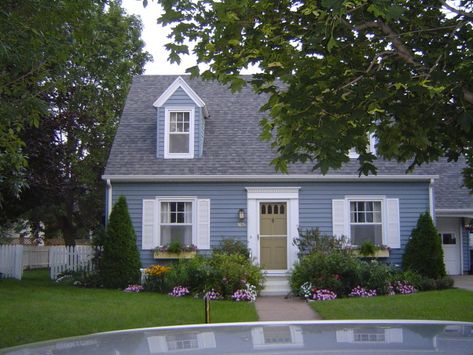 grey exterior cape cod house - Yahoo Search Results Yahoo Image Search Results Blue Cape Cod House Exterior, Blue Siding House, Outdoor Paint Colors, Front Porch Landscape, Cape Cod Exterior, Cape Cod House Exterior, Blue Siding, Porch Landscaping, Blue Cape