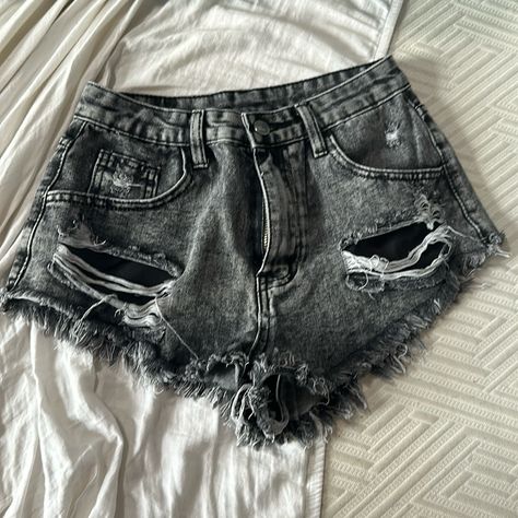 Bought These Thinking They Would Fit But They Are Too Small. Never Worn Though. Smoke Free Home Pet Free Home Black Baggy Shorts, Black Short Pants, Cut Jean Shorts, Baggy Jeans For Women, Shein Shorts, Body Outfit, Jeans For Short Women, Cute Simple Outfits, Cute Shorts