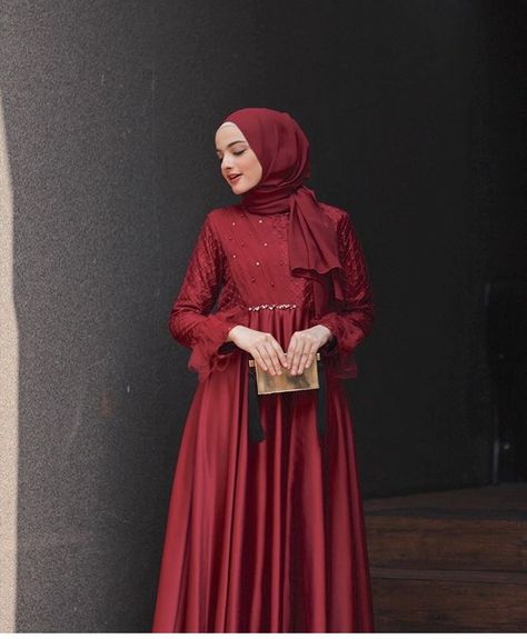 Maroon Hijab, Kebaya Bridesmaid, Kebaya Lamaran, Maroon Bridesmaid Dresses, Indonesian Wedding, Ootd Kondangan, Merah Maroon, Dress Kebaya, Kebaya Muslim