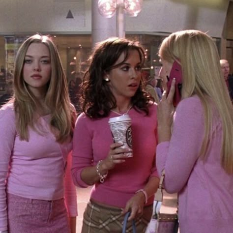 Mean Girl 3, Mean Girls Aesthetic, Karen Smith, 2000s Girl, Chick Flicks, Regina George, 2000s Aesthetic, Iconic Movies, 2000s Fashion