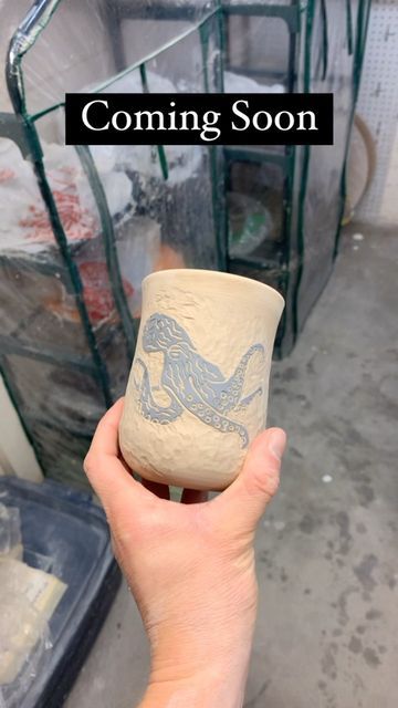 Nautical Pottery, Octopus Pottery, Slip Casting Ceramics, Drink Tumbler, Ceramics Art, Pottery Ceramics, Sea Art, The Marine, Sgraffito