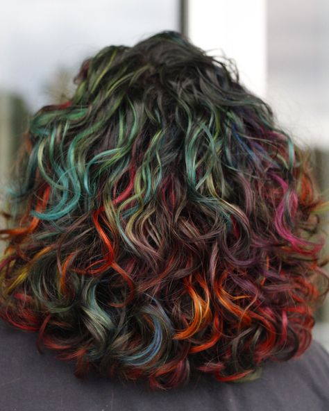 Naturally Curly Colored Hair, Hair Colors For Curly Hair Ideas, Curly Hair Two Colors, Multicolor Curly Hair, Colourful Curly Hair, Fall Hair Colors Curly Hair, Dyed Tips Curly Hair, Short Curly Hair Dyed, Coloured Curly Hair