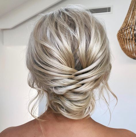 Modern Updos For Medium Length Hair, Simple Mid Length Updo, Bridesmaid Hair Mid Length Updo, Ponytail Updo Wedding Bridesmaid Medium Length, Bridesmaid Updos For Medium Hair Shoulder Length, Medium Length Fun Updo, Modern Updo, Trendy Updos, Updos For Medium Length Hair