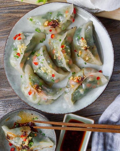 Veggie Dumplings Recipe, Dumplings Dough, Veggie Dumplings, Gluten Free Dumplings, Soup Maker Recipes, Vegan Dumplings, Garlic Chives, Vegan Bowls, Dumpling Recipe