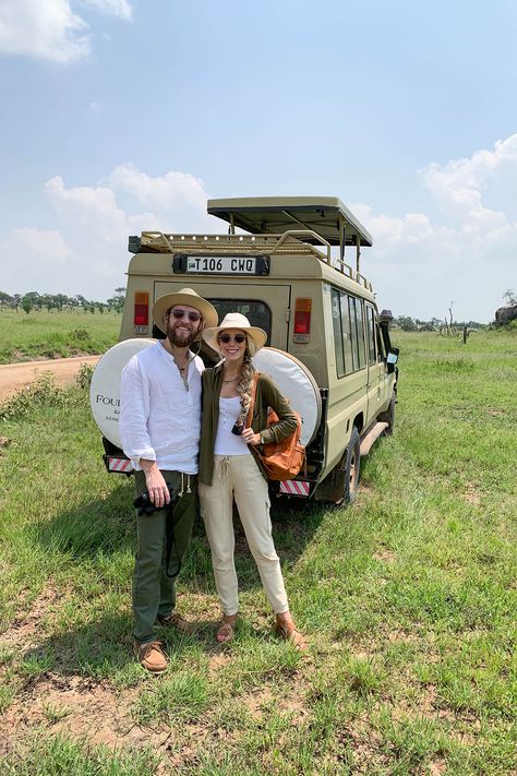 Tanzania Safari Itinerary + Four Seasons Serengeti Lodge Review - Katie's Bliss Safari Attire For Women, Masai Mara Safari Outfit, Africa Safari Outfits, Safari Pictures Ideas, Safari Look Outfits, Safari Outfit Ideas Women, Honeymoon Safari, Safari Outfit Women, Safari Honeymoon