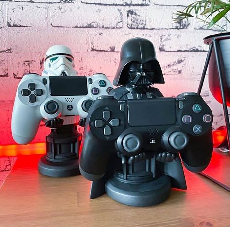 Star Wars Wall Display, Game Controller Shelf, Star Wars Gaming Room Setup, Ps5 Controller Stand, Gaming Controller Holder, Star Wars Gaming Setup, Controller Holder Diy, Star Wars Gaming Room, Lego Star Wars Room