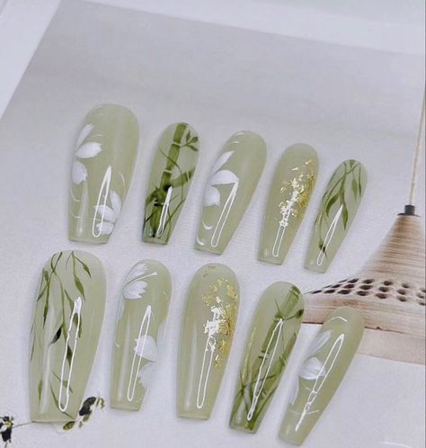 Bamboo Nail Design, Jade Inspired Nails, Really Cool Nail Designs, Bamboo Nail Art, Green And Cream Nails, Vietnamese Nails, Forest Nails Designs, Pretty Green Nails, Jade Nails Designs