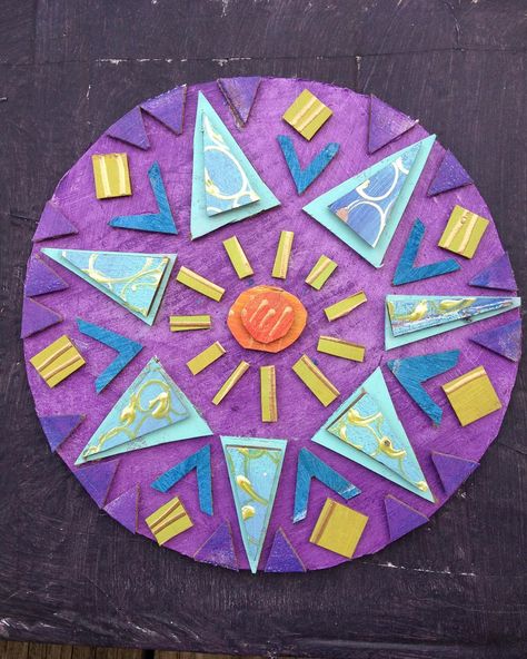 Cardboard Circle Crafts, Cardboard Mandala, 3d Crafts, Diy Recycled Projects, High School Art Projects, Circle Crafts, Art Camp, 3d Craft, Recycled Projects