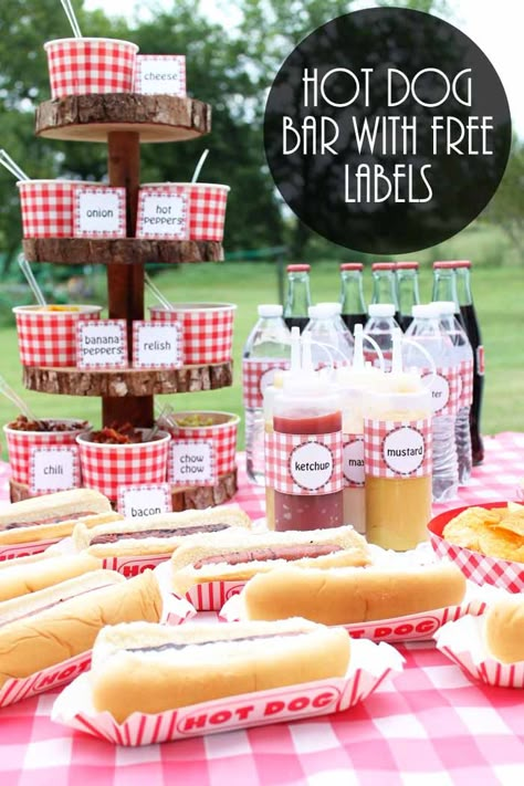 Need some party food ideas on a budget? How about hosting a party with a hot dog bar? We have free BBQ party printables as well and advice on getting cash back for your party needs! #IbottaPartner #ad Food Ideas On A Budget, Hot Dog Party, Party Food Bars, Bbq Birthday Party, Bbq Party Food, Food On A Budget, Baby Q Shower, Backyard Bbq Party, Hot Dog Bar