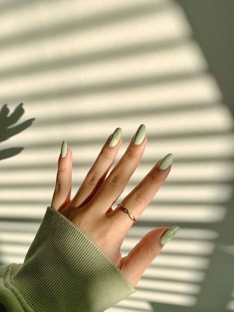 Olive Nails, Green Acrylic Nails, Minimal Nails Art, Green Nail Designs, Light Nails, Green Nail Polish, Minimal Nails, Cream Nails, Almond Acrylic Nails