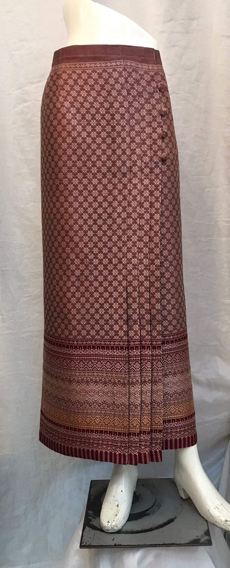 Kain Batik Bawahan, Batik Skirt Modern, Bawahan Batik, Model Dress Kebaya, Diy Clothes For Women, Model Batik, Batik Dress Modern, Thai Silk Dresses, Kebaya Modern Dress