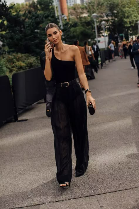 Black Summer Outfits, New York Fashion Week Street Style, Elegante Casual, All Black Outfit, Fashion Week Street Style, Spring 2024, Style Blog, Outfits Casuales, Black Outfit