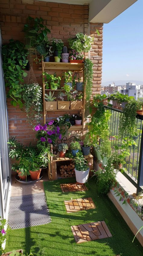 Small Balcony Garden Apartment, Small Balcony Design Apartments, Balcony Plants Ideas, Tiny Balcony Garden, Balcony Ideas Garden, Balcony Garden Ideas Apartment, Small Apartment Patio Ideas, Apartment Garden Balcony, Small Balcony Garden Ideas