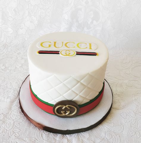 Gucci Birthday Cakes For Women, Gucci Cake Ideas, Gucci Cakes For Women, Gucci Cake For Him, Gucci Birthday Cake, Blaze Birthday Cake, Gucci Party, Gucci Cake, Chanel Cake