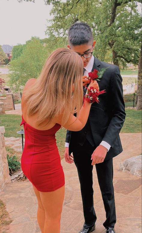 Prom Dress Red And Black, Red And Black Prom Couples, Prom Dress Red, Black Couple Outfits, Prom Pics, Prom Couples, Red Prom, Black Couple, Black Prom