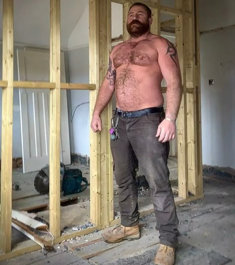 Hairy muscular men Men Chest Hair, Lumberjack Men, Beefy Guys, Male Body Types, Construction Outfit, Burly Men, Stefano Pilati, Vintage Beard, Handsome Bearded Men