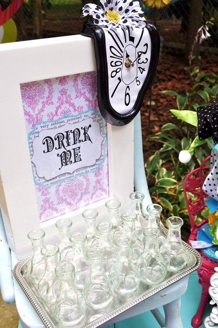 party ideas Alice In Wonderland Ideas, Tea Party Birthday Party, Birthday Themes For Adults, Mad Tea Parties, Disney Birthday Party, Mad Hatter Party, Disney Theme Party, 21st Party, Alice In Wonderland Birthday