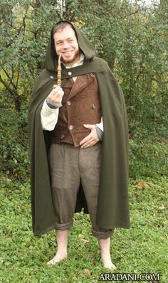 Male Hobbit Hobbit Cloak, Frodo Costume, Hobbit Fashion, Halloween Riddles, Hobbit Cosplay, Hobbit Costume, Hobbit Wedding, Lotr Costume, Hobbit Party